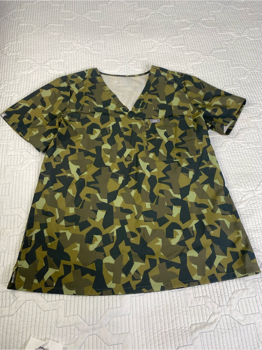 Figs Catarina V Neck One Pocket Scrub Top Camo Green Size Large Women
